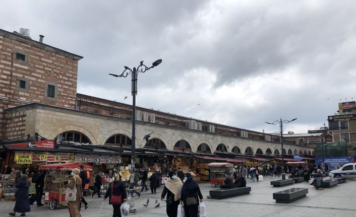 Eminönü’nde Ramazan öncesi alışveriş yoğunluğu