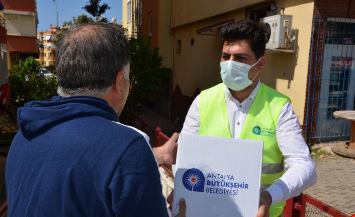 Gıda paketleri Alanya’da ihtiyaç sahipleri ile buluştu