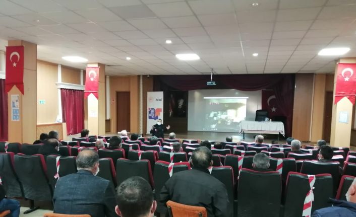 Giresun’da mahalle ve köy muhtarlarında afet semineri veriliyor