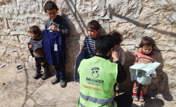 İmkander’den kampta kalan çocuklara giyim yardımı