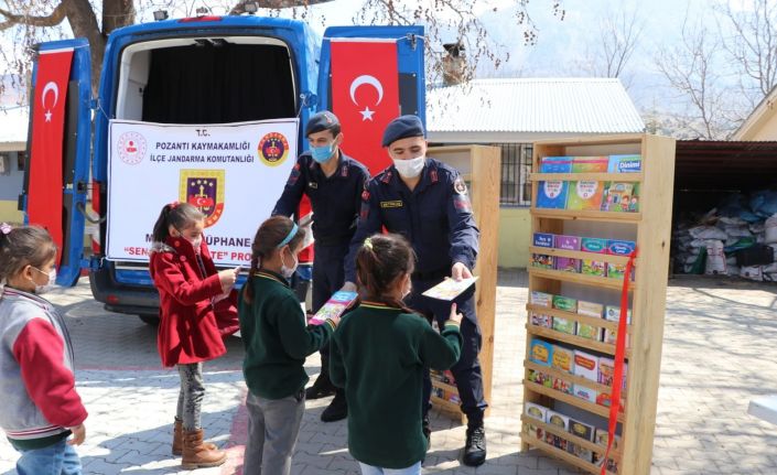 Jandarmanın mobil karakolu kütüphaneye dönüştürüldü