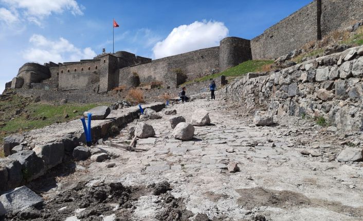 Kars’ta kale yolu yapılıyor