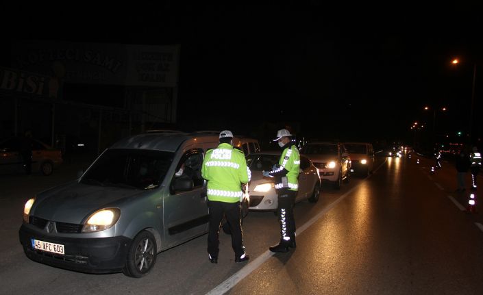 Manisa’da seyahat eden araçlar tek tek kontrol ediliyor