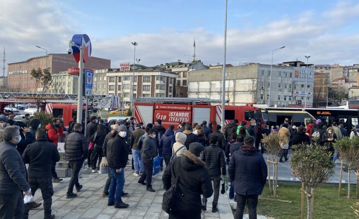 Mecidiyeköy-Mahmutbey metro hattında trafoda yangın çıktı, seferler durdu