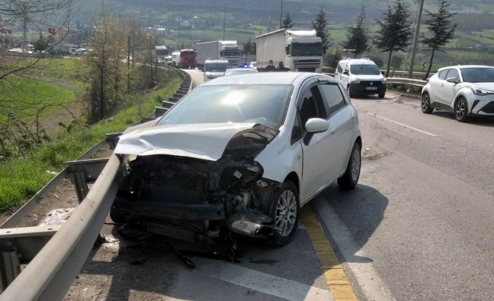 Samsun’da otomobil bariyerlere çarptı: 1 yaralı