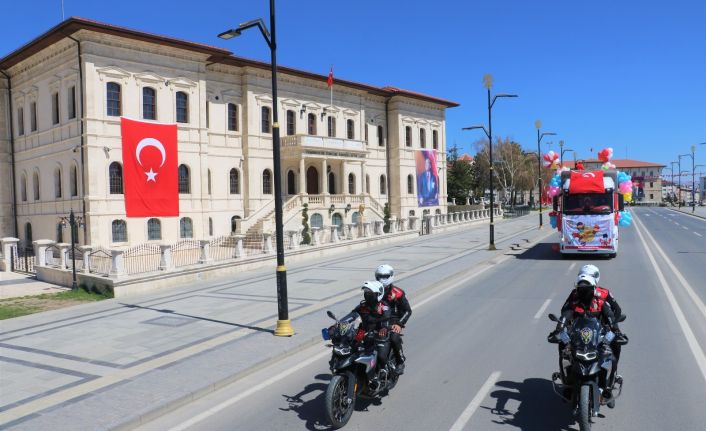 Sivas’ta konvoylu 23 Nisan kutlaması