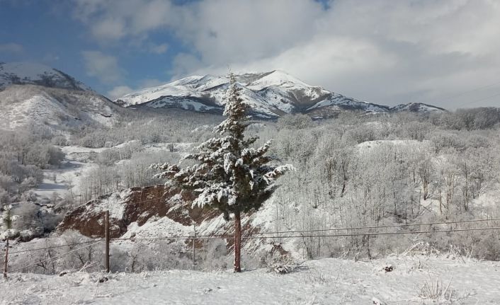 Tunceli’ye kış geri geldi, kar yağdı