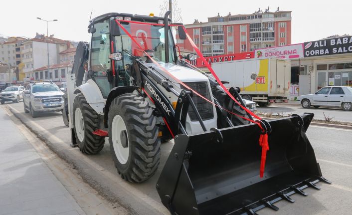 Yahyalı Belediyesi yeni iş makinasını bünyesine kattı