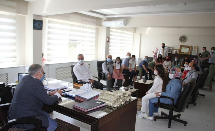 19 Mayıs yarışmalarında dereceye giren öğrenciler ödüllendirildi