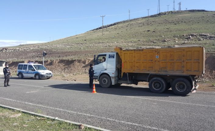 Akyaka’da ‘tam kapanma’ denetimleri sürüyor