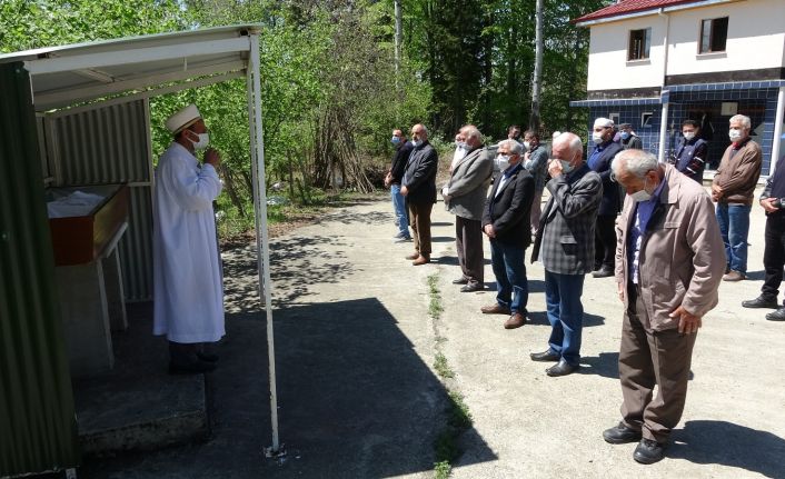 Alman kadın müslüman oldu, vasiyeti üzerine Türkiye’de toprağa verildi