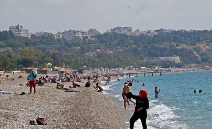 Antalya vaka sayısında kırmızı bölgeden uzaklaştı