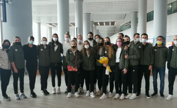 Avrupa ikincisi VakıfBank, yurda döndü