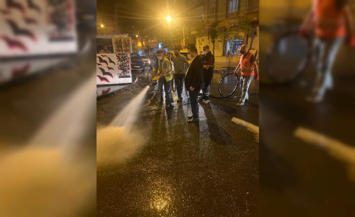 Başkan Beyoğlu tam kapanma sürecinde temizlik çalışmalarına katıldı