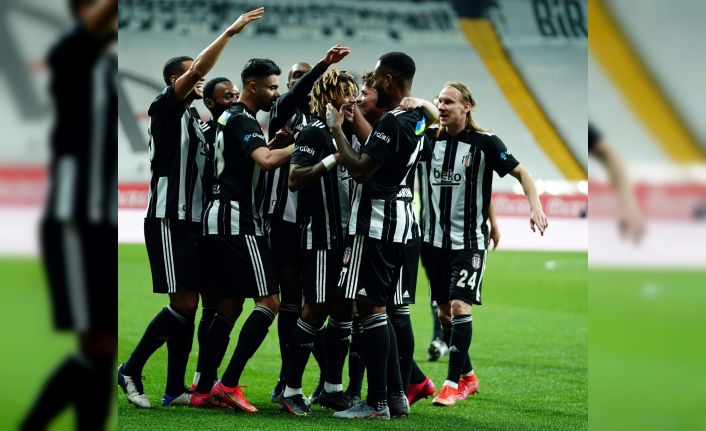 Beşiktaş’ta şampiyonluk şarkıları söylenmeye başlandı