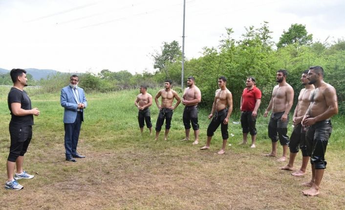 Çan Belediyesi güreş kulübü sporcuları yola çıkıyor