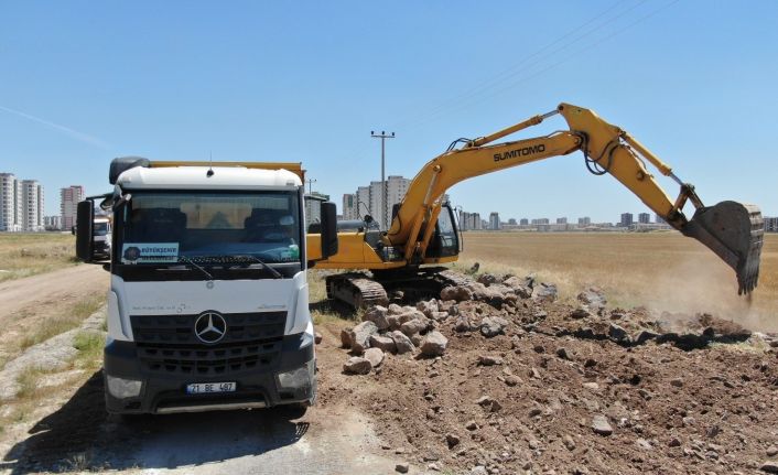 Diyarbakır’da yeni bulvar ve bağlantı yolları inşa ediyor