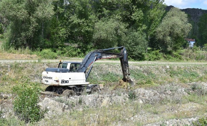 İskilip Belediyesi derelerde ıslah çalışması başlattı