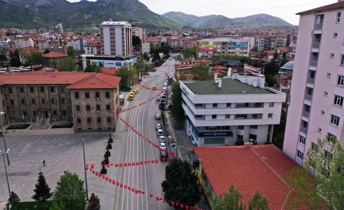 Isparta’da meydan ve sokaklar tam kapanmada boş kaldı