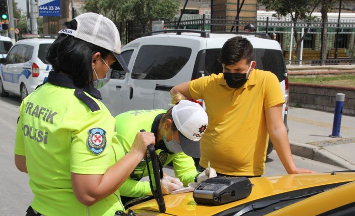 İzmir’de ‘tam kapanma’ denetimleri sürüyor