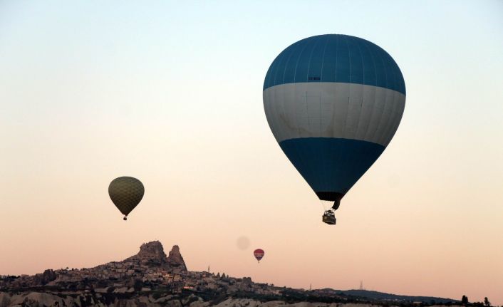 Kapadokya’da olumsuz hava şartları nedeniyle balon turları iptal oldu