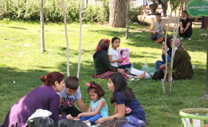 Şanlıurfa’da sıcak hava bunalttı