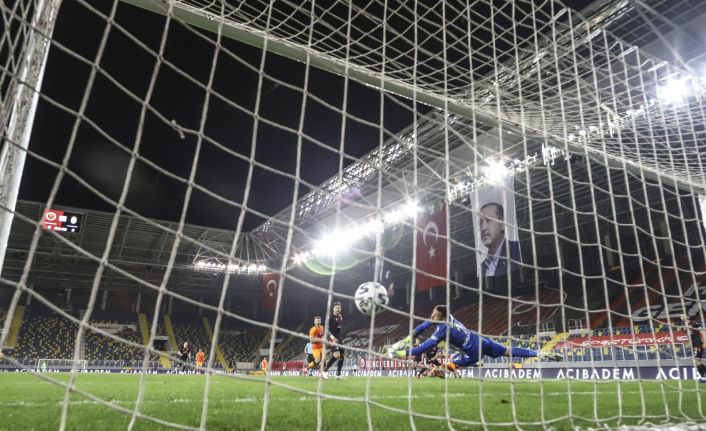 Süper Lig: Gençlerbirliği: 0 - Galatasaray: 2 (Maç sonucu)