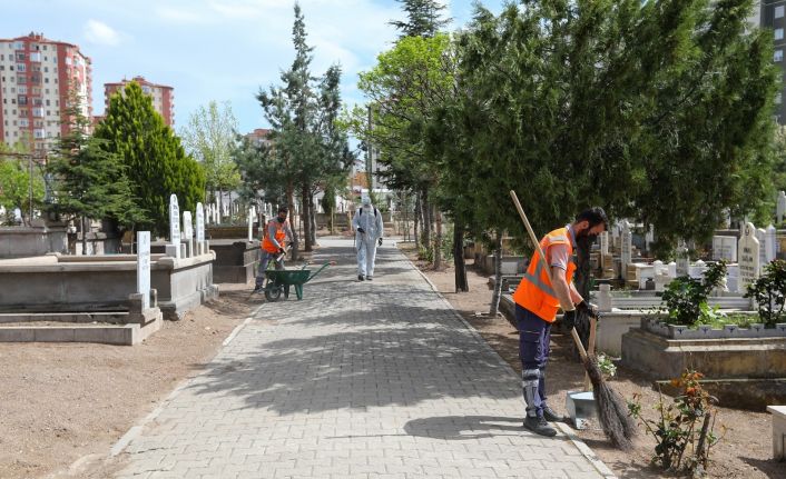 Talas’ta mezarlıklara özel çalışma