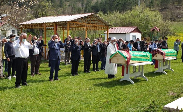 Yangında ölen anne ve kızı toprağa verildi