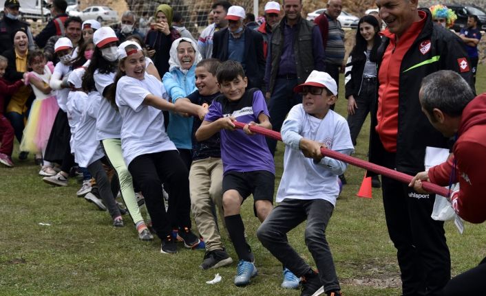 2 bin metre rakımlı yaylada spor şenliği yapıldı