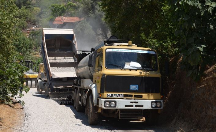 Alanya’da Orhan- Karamanlar yolu asfaltlanıyor