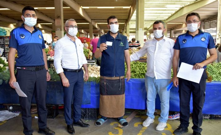 Aliağa’da pazarcılar için standart kıyafet uygulaması