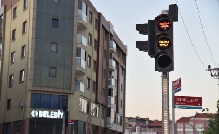 Balıkesir’de trafik ışıkları aşıya teşvik ediyor