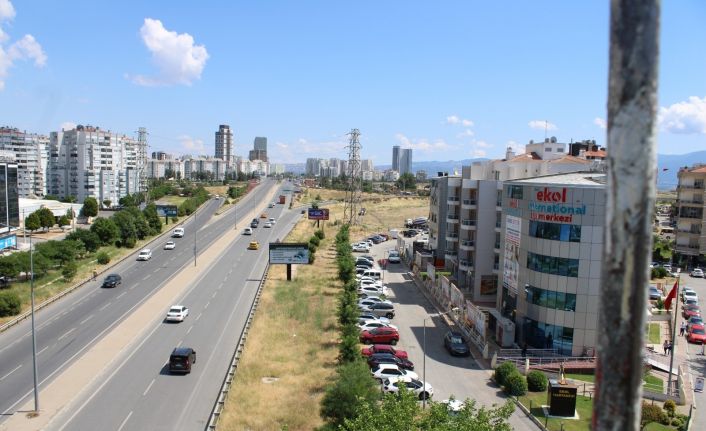 Çiğli’de sökülecek ağaçlar tramvay gelince dikilecek