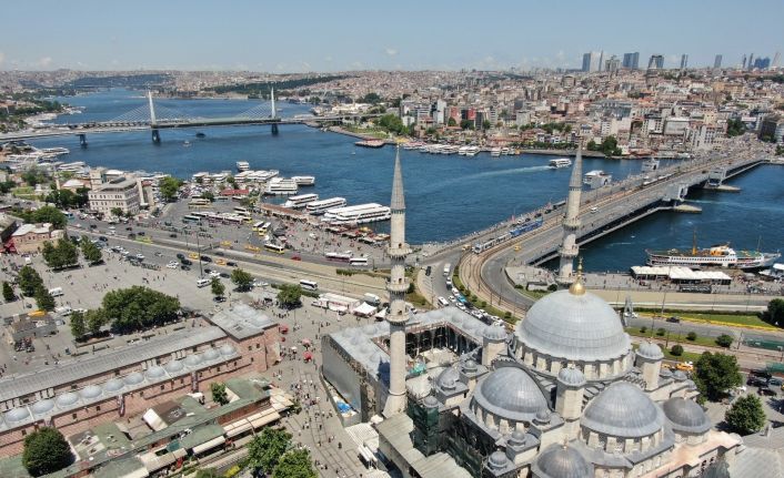 Eminönü’nde yoğunluk havadan görüntülendi