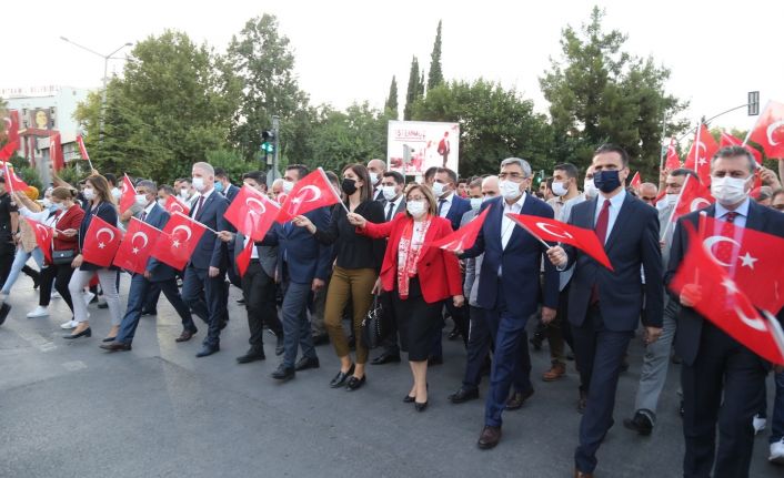 Gazi kentteki 15 Temmuz gecesinde renkli görüntüler