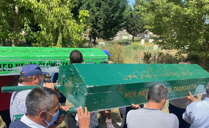 Gölette boğularak ölen amca ve yeğeni son yolculuklarına uğurlandı