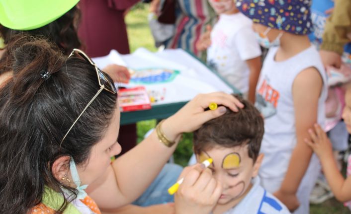 Pandemide sıkılan çocuklar şenlikte stres attı