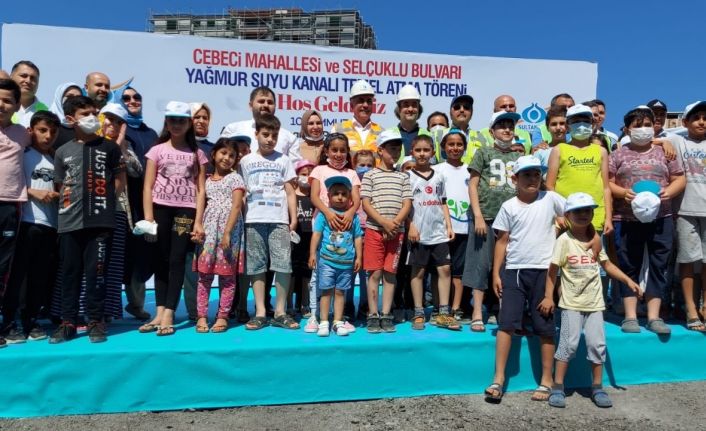 Sultangazi’de yağmur suyu kanalının temeli atıldı