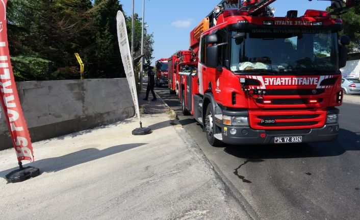 Tuzla’da iş yerinde çıkan yangın itfaiye ekiplerince söndürüldü