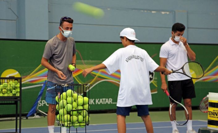 Ataşehirli çocuklar ilk kez tenis sporuyla tanıştı