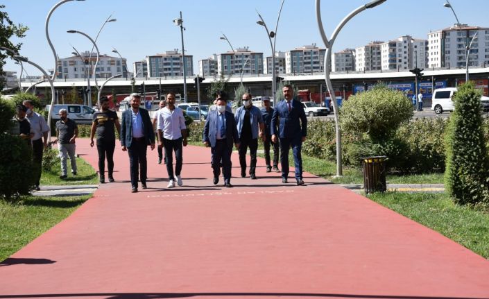 Bağlar Belediyesi yürüyüş yolunu tamamladı