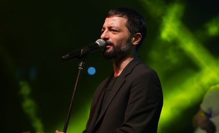 Bilecik’te binlerce kişi Mehmet Erdem konserinde coştu