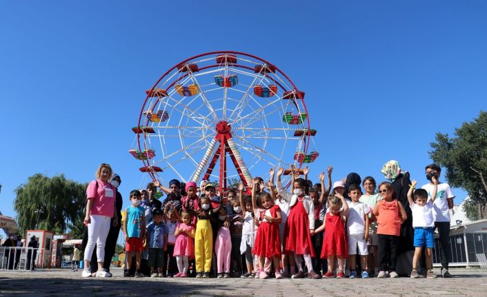 Çocuklara lunaparkta ücretsiz eğlence