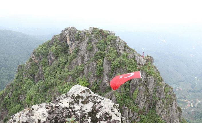 Dağcılar, 2 bin metrelik zirveden Ordu’yu selamladılar