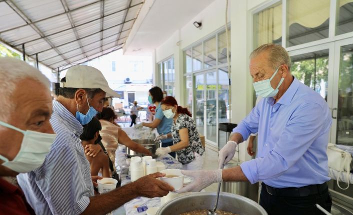 Didim Belediyesi’nden vatandaşlara aşure ikramı