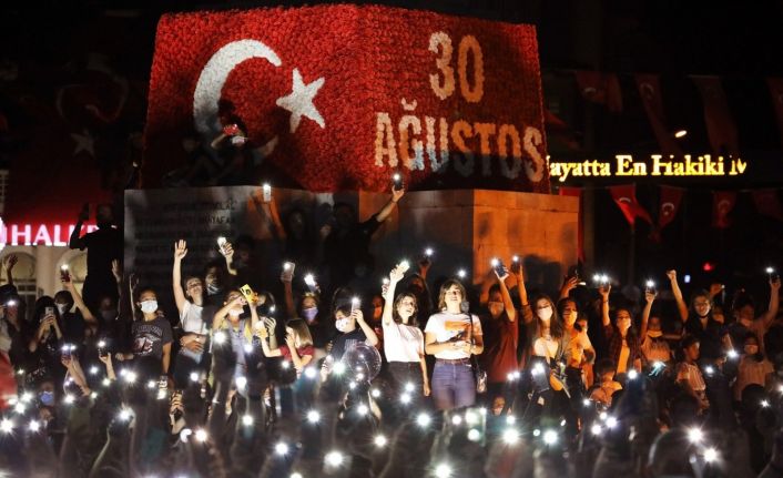 Fethiye 30 Ağustos’u kortej ve konserle kutladı