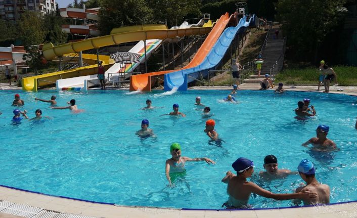 Keçiören Belediyesinin aqua parklarına gençlerden büyük rağbet