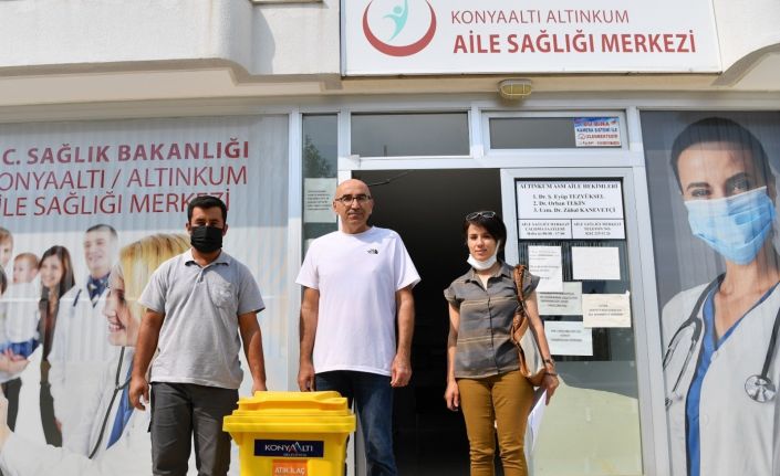 Konyaaltı’ndan sağlık merkezlerine atık ilaç toplama kutusu desteği