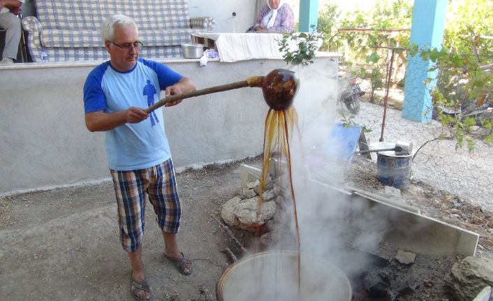 Mersin’de harnup pekmezi yapımına başlandı